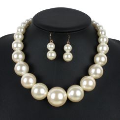 Simple and Ordinary Short Pearl Necklace Jewelry Set