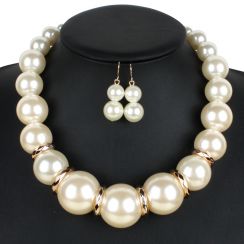 Simple Pearl Necklace with Golden Ring Attached Jewelry Set